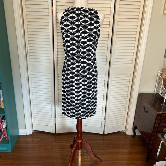 Pappagallo Black & White Geometric Dragonfly Sheath Midi Dress - Picture 4 of 4